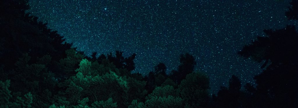 Sternenhimmel an einem warmen Sommerabend.